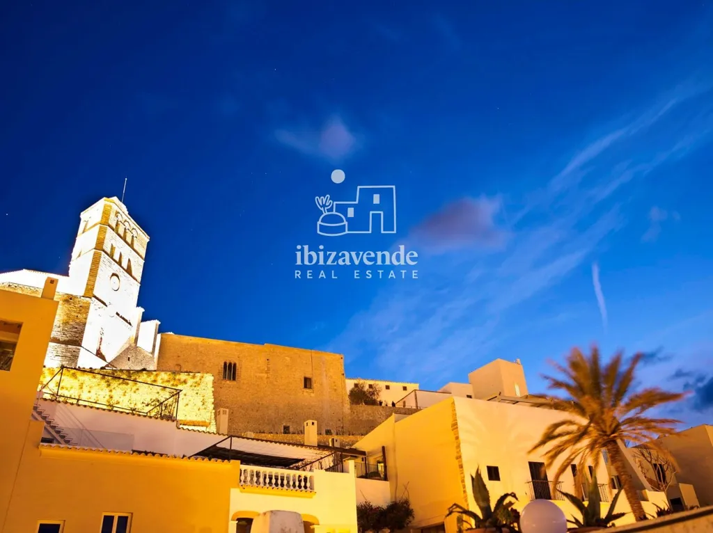 Penthouse with Sea Views in Dalt Vila