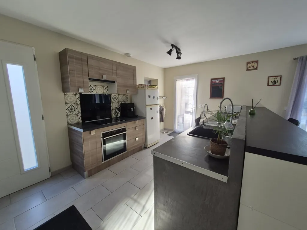 Kitchen - Semi-detached Villa with Pool in Eyragues