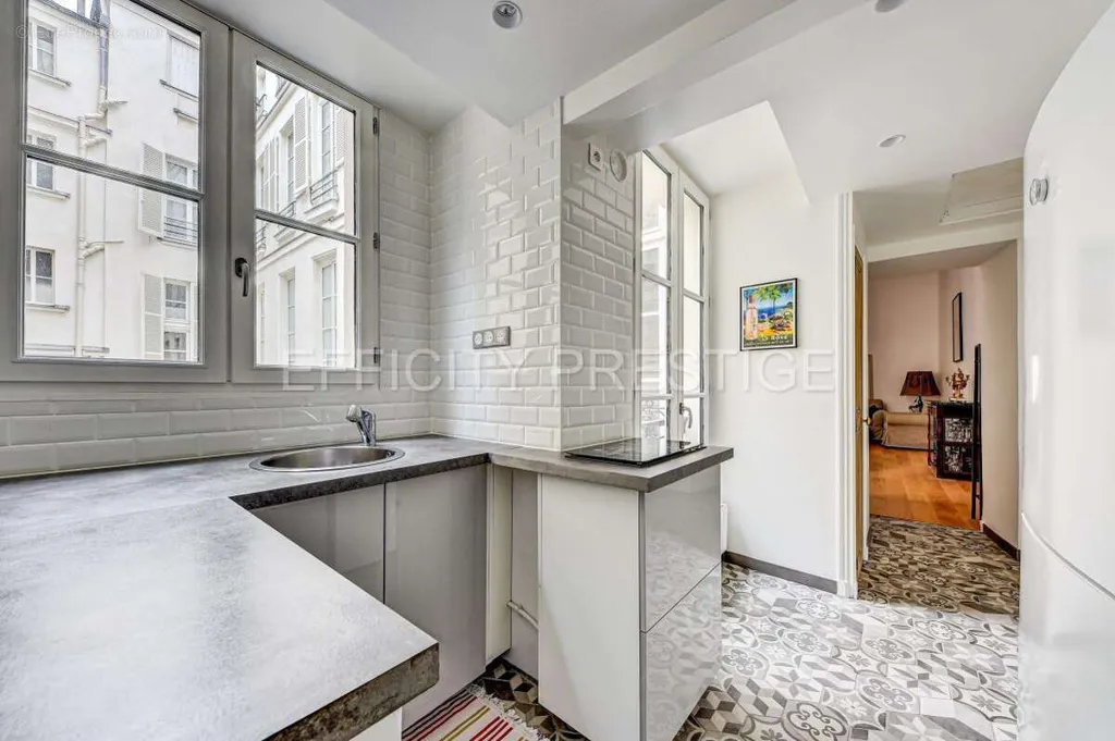Cucina - 5-Piece Parisian Flat with High Ceilings