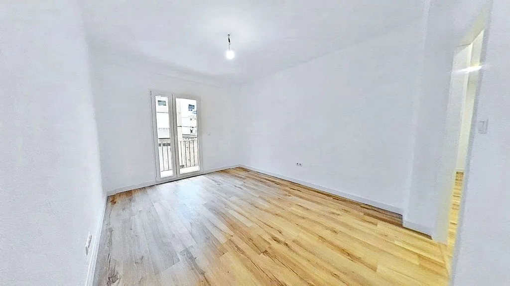 Rooms - Three-Bedroom Apartment with Terrace in Sedaví