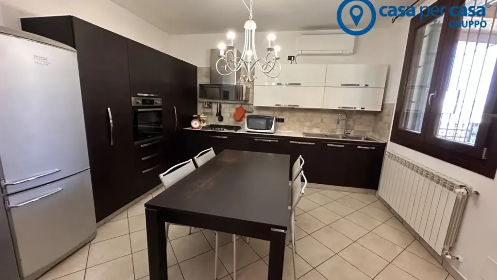 Cuisine - Modern Villa with Private Garden in Bottrighe