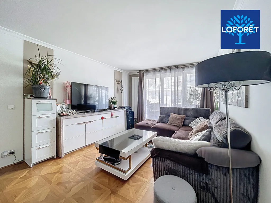 Elutuba - 3-Bed Flat with Balcony in Noisy-le-Grand