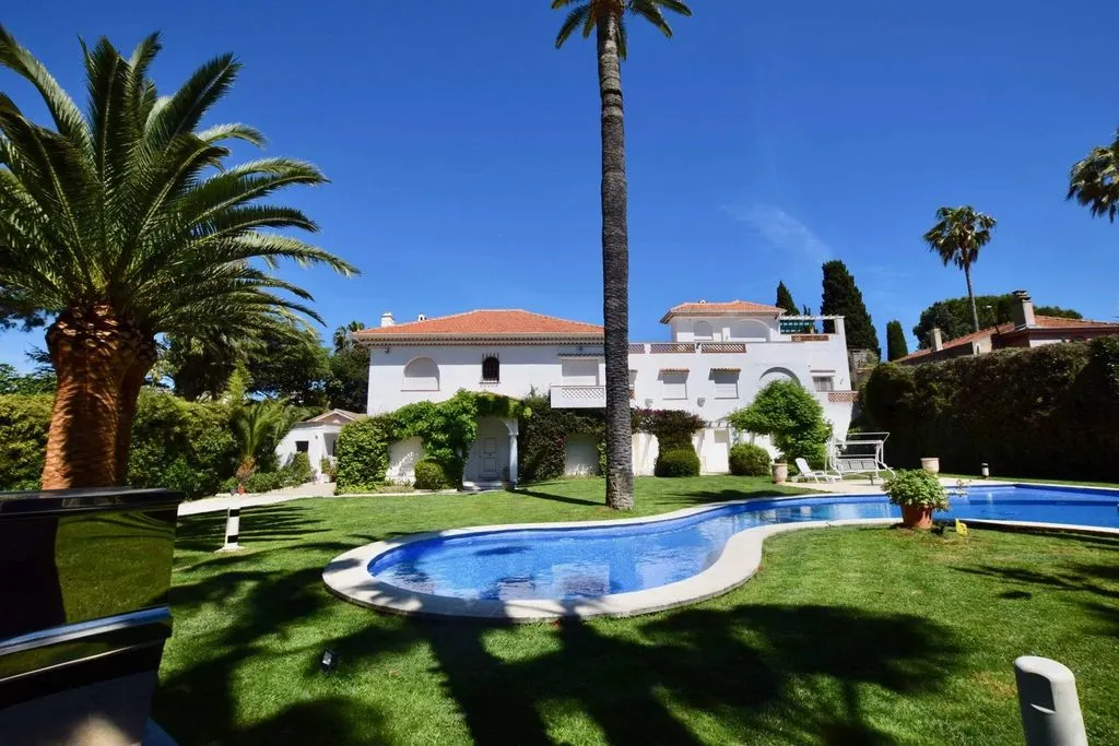 Bassein - Luxury Villa with Pool in Antibes