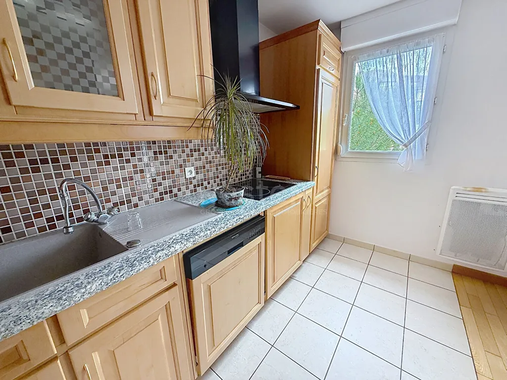 Cuisine - Appartement avec Balcon Centre-Ville à Lamorlaye