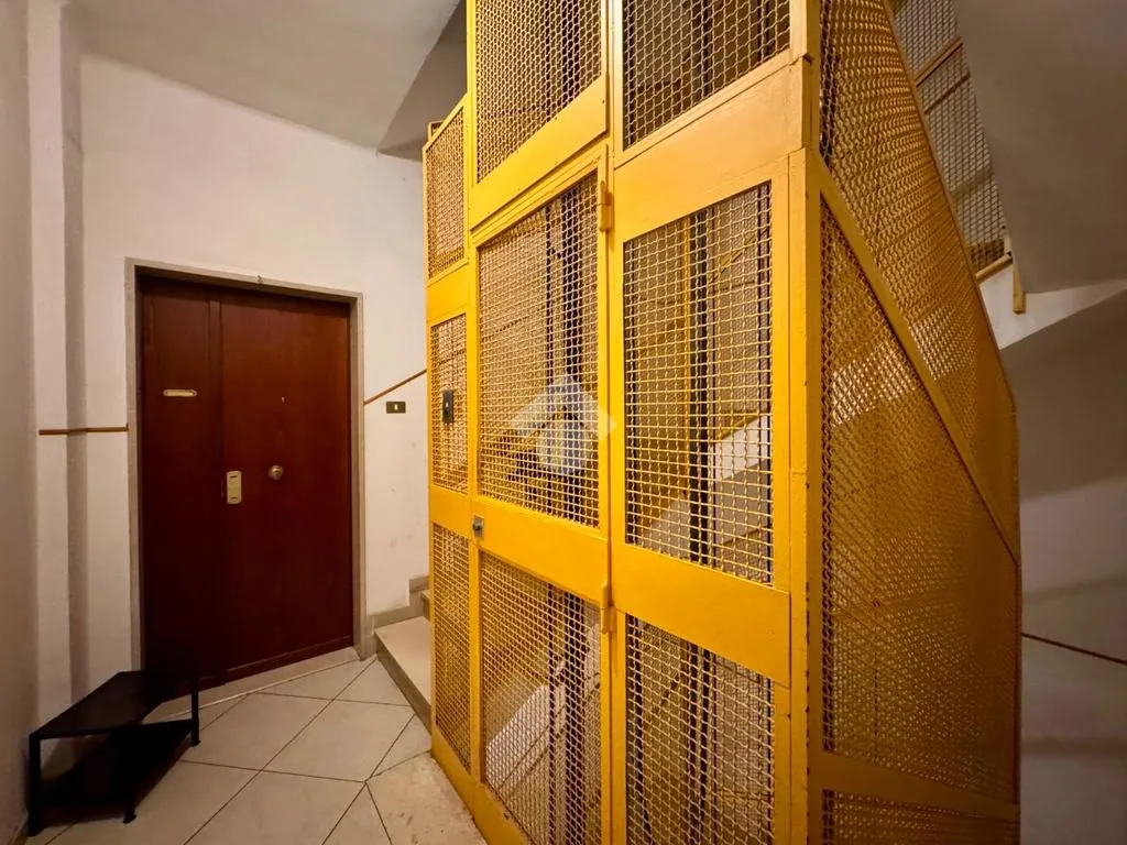 Entrée - 3-Bedroom Apartment with Balcony in Bari