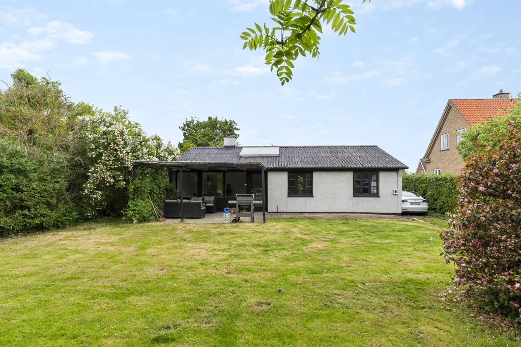 Garden - Fenced Detached Villa in Bagsværd