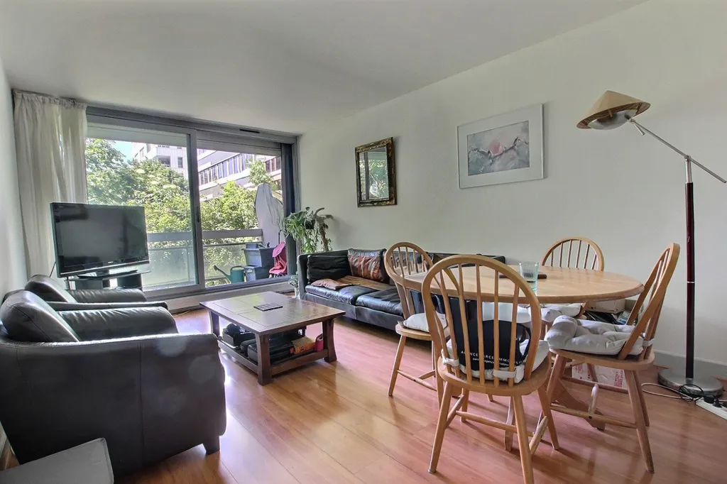 Soggiorno - West-Facing Flat with Balcony in Pantin
