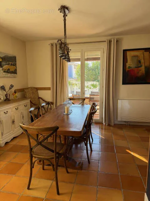 Salle à manger - Villa avec Piscine et Jardin à Gignac