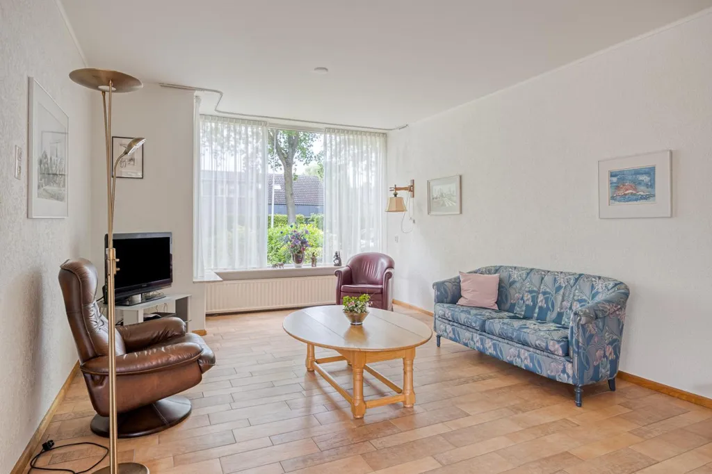 Séjour - Two-Storey House with Garage in Zwolle