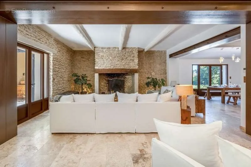 Elutuba - Renovated Bastide with Luberon View in Oppède