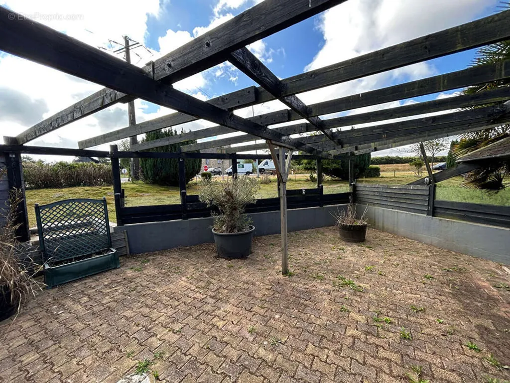 Terrace - Commercial Property with Restaurant in Leuhan