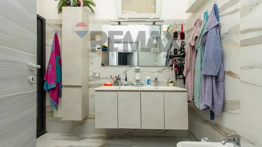Salles de bain - Corner Apartment with Balcony in Catania Centre