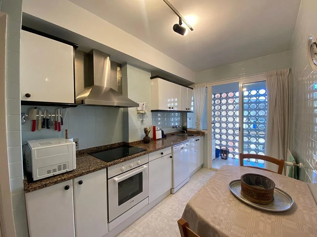 Köök - Three-Bedroom Flat with Balcony in Urkizu