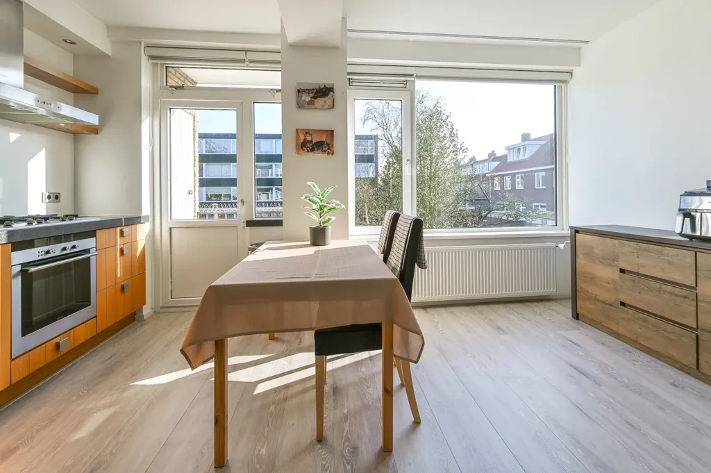 Köök - 6-toaline korter asukohas Santpoort-Noord
