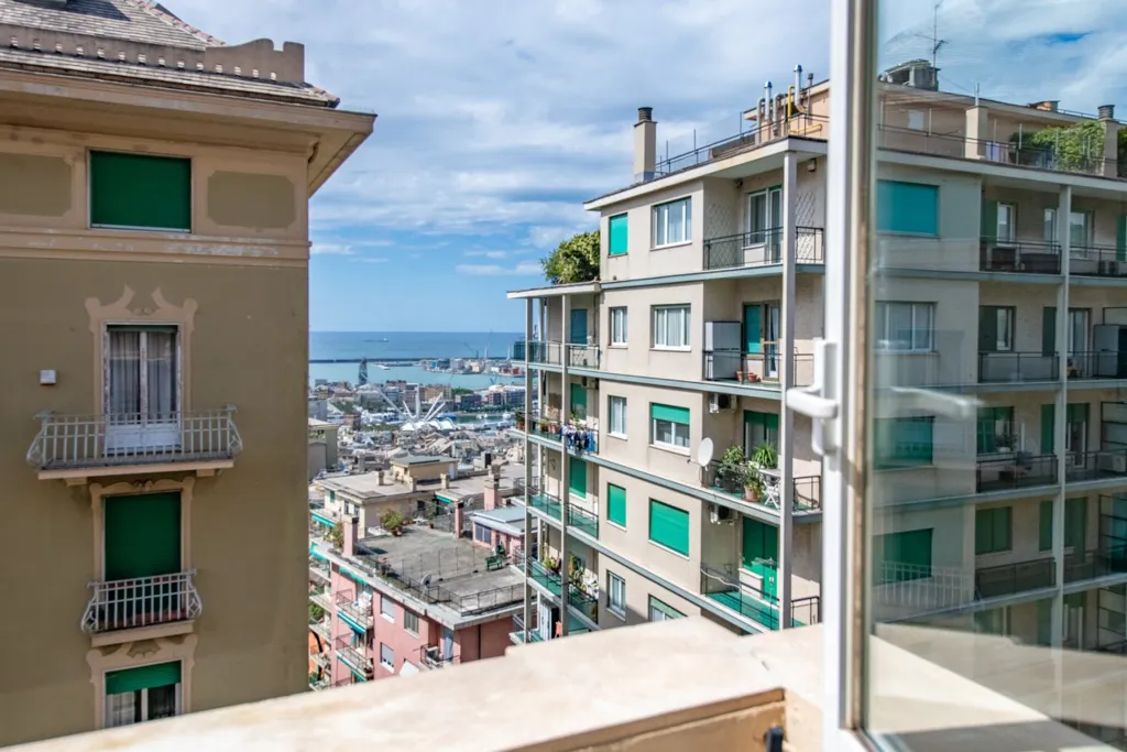 Rõdu - Period Apartment with Balcony in Genoa