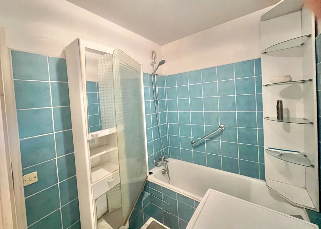 Salles de bain - Appartement 3 Pièces avec Terrasse à Saint-Raphaël