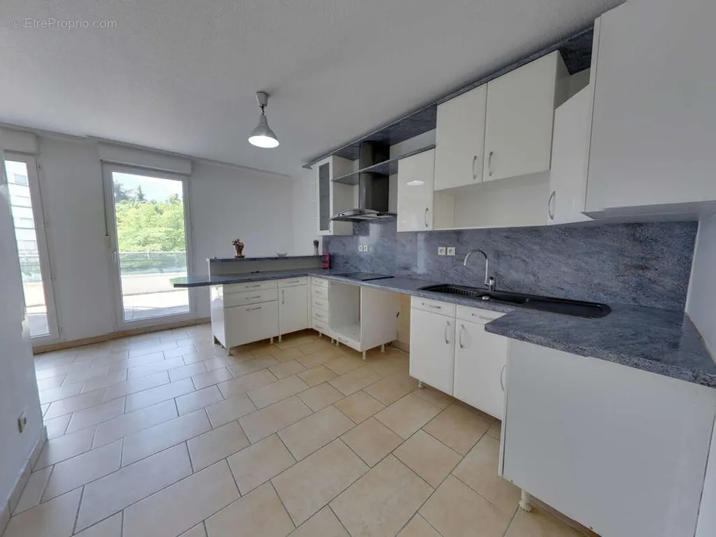 Cuisine - Appartement avec Terrasse et Balcon au Nouveau Centre d'Échirolles
