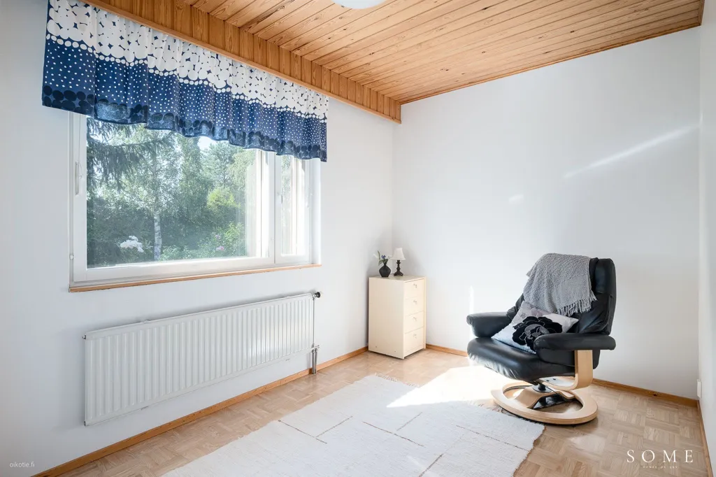 Bureau - Spacious Detached House with Garden in Tuusula
