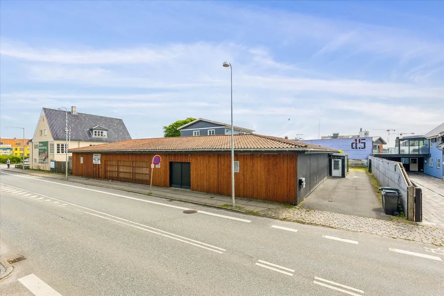 Välivaade - Mixed-Use Property with Development Potential in Køge