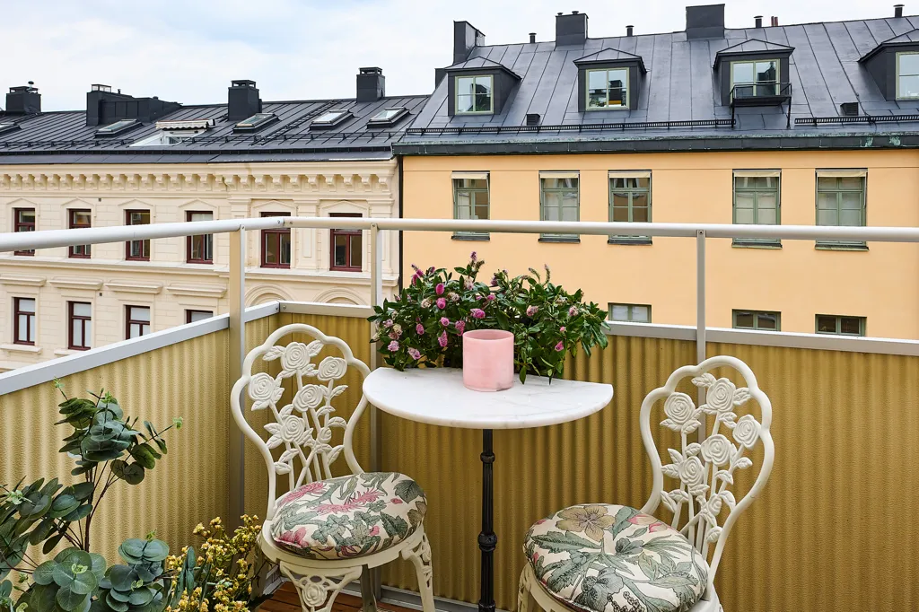 Rõdu - Apartment with East-Facing Balcony in Söder