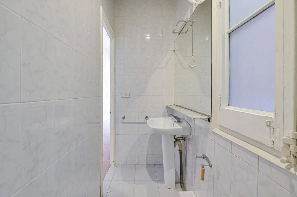 Vannitoad - Luxury Apartment for Renovation in Eixample, Barcelona