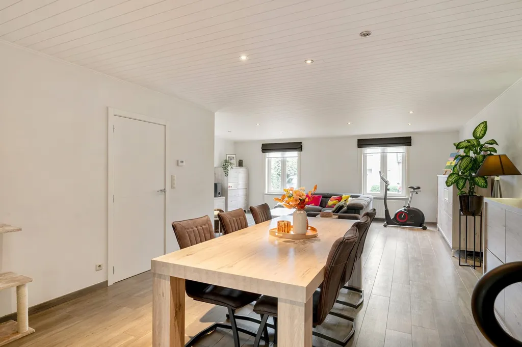 Salle à manger - Bâtiment Semi-ouvert Rénové avec Piscine à Berlaar
