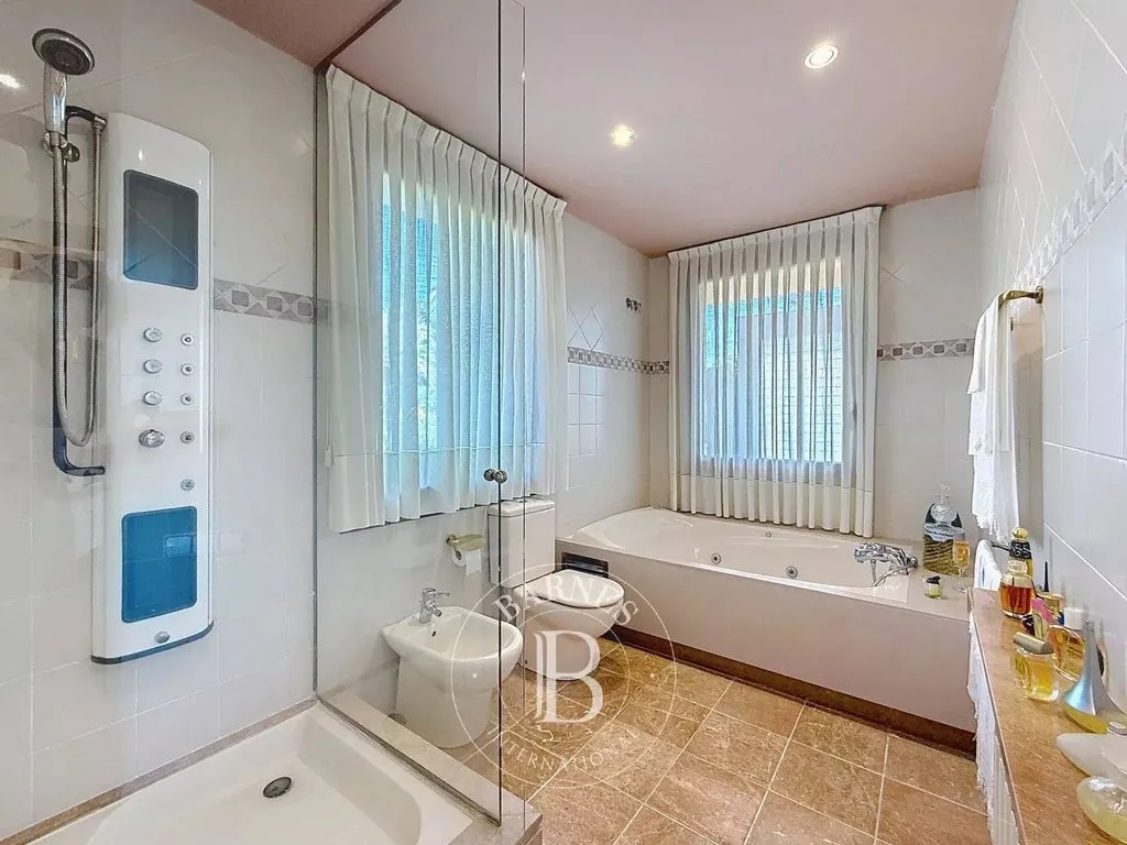 Vannitoad - Luxury Villa with Pool in El Masnou