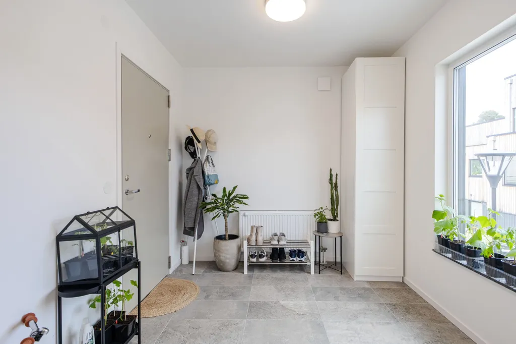 Hallway - Modern Flat with Balcony in Källtorp, Västerås