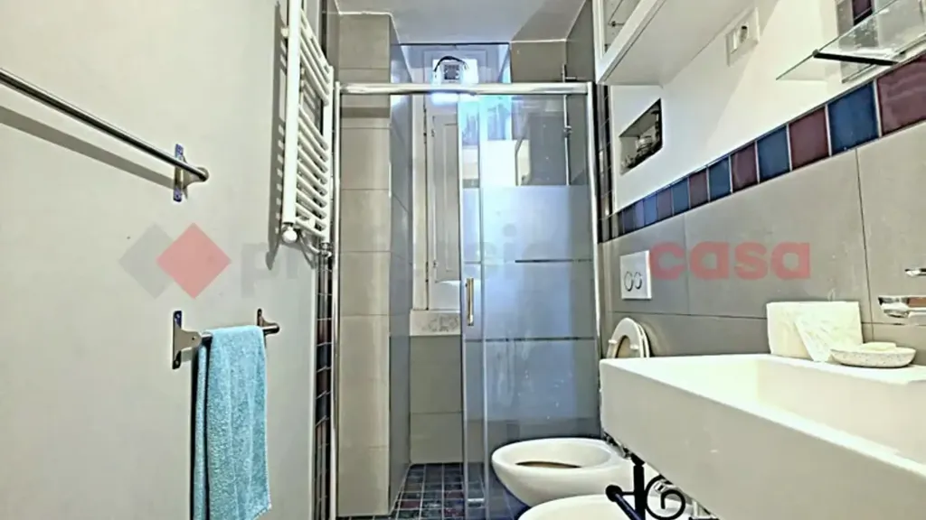 Salles de bain - Twin-Storey Apartment with Balcony in Bari