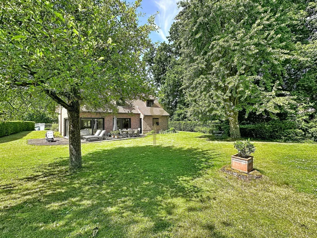 Aed - Architectural House with Garden in Croix