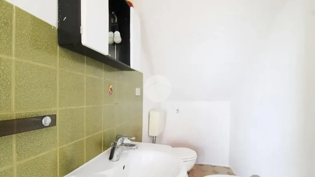 Badezimmer - Semi-Independent House with Solar Panels in Atri