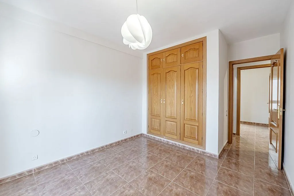 Pièces - 3-Bedroom Flat with Terrace in Aluche