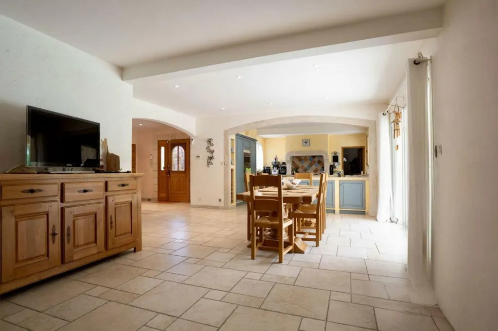 Sala da pranzo - Villa with Pool in Privileged Setting