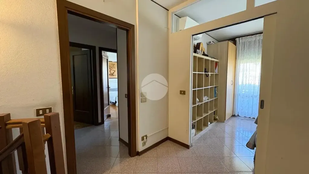 Esik - 3-Bedroom Apartment with Balcony in Vigonza