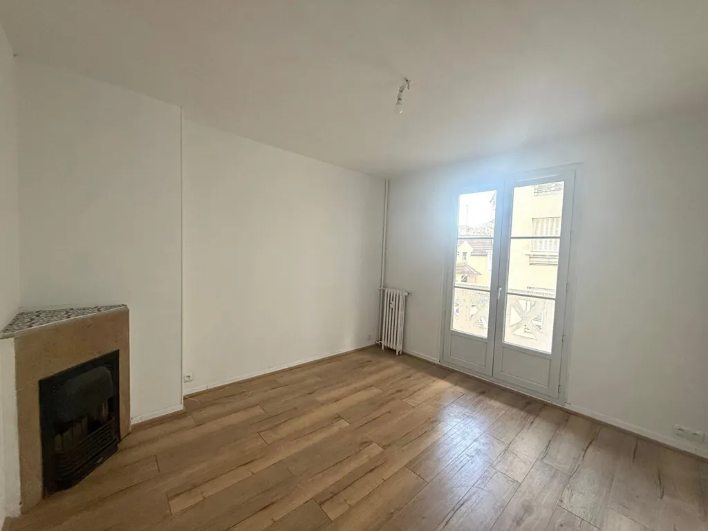 Toad - Refurbished Flat with Balcony in Colombes