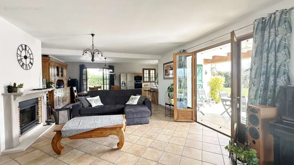 Séjour - Maison Basque avec Piscine à Mouguerre