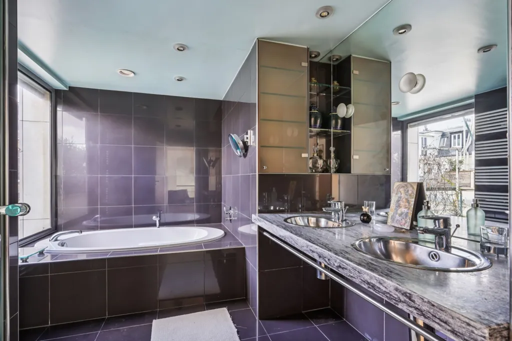Salles de bain - Appartement Duplex avec Terrasses à Neuilly-sur-Seine