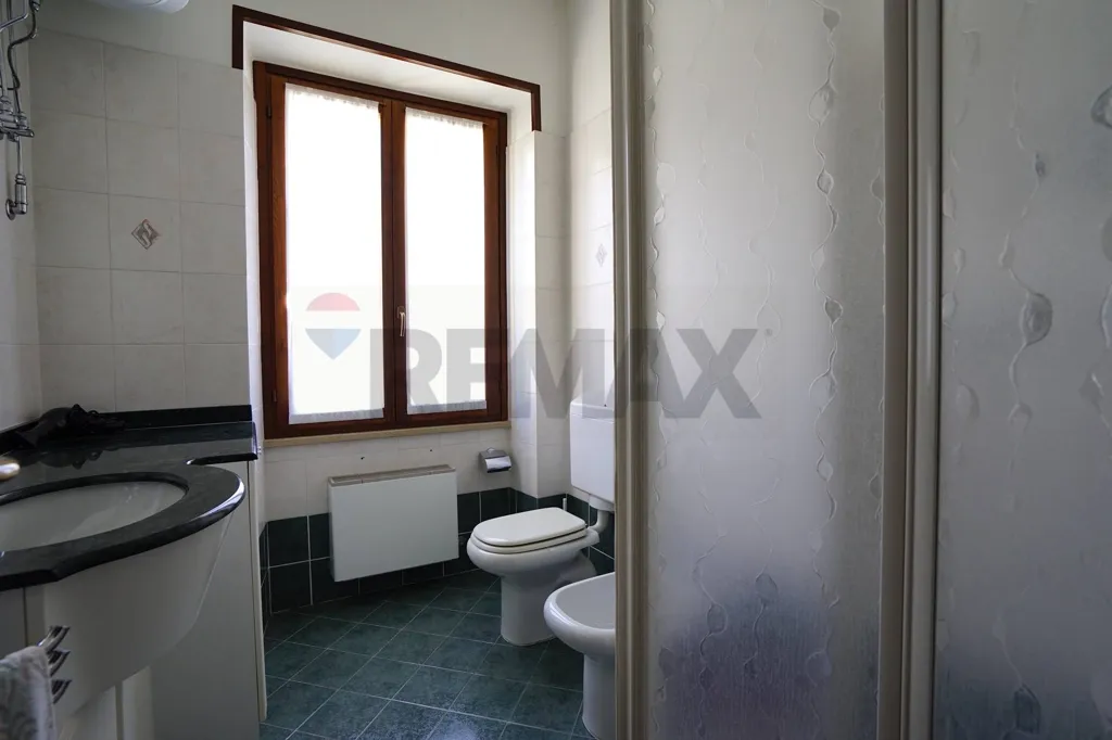 Salles de bain - Rustic Ground Floor Apartment with Garden in Valsesia