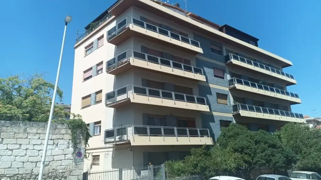 Exterior - 6-room apartment in IT