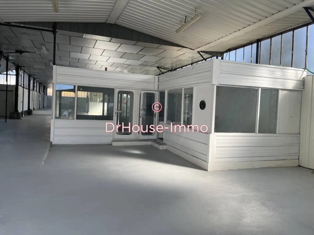 Rooms - Commercial Workshop with Parking in Gond-Pontouvre