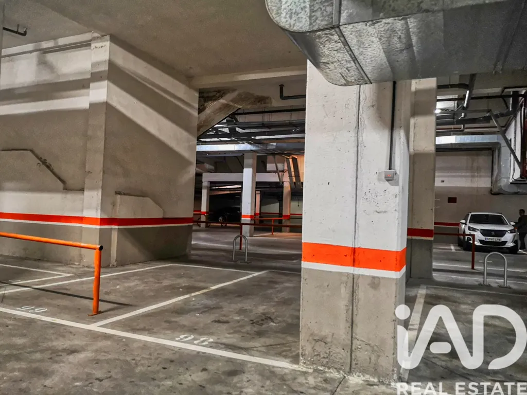 Garaaž - Garage with Pool Access in Alcobendas