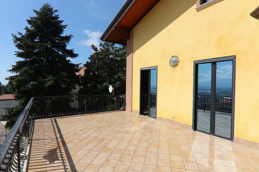 Terrass - Hilltop Villa with Panoramic Views in Eboli