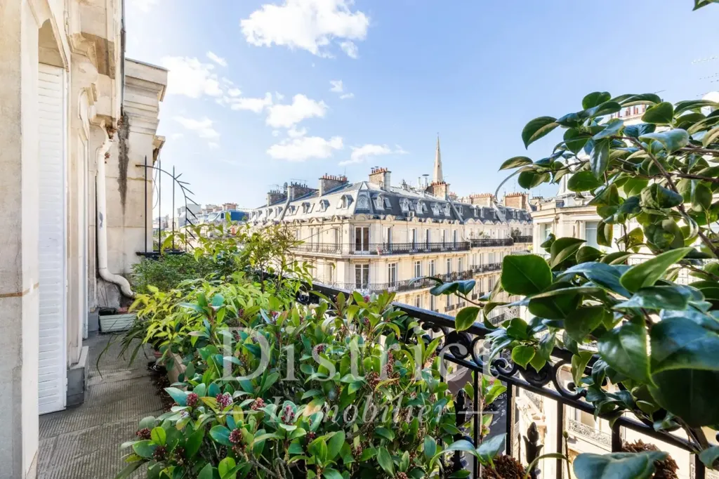Rõdu - 5-Piece Apartment with Balcony in Triangle d'Or