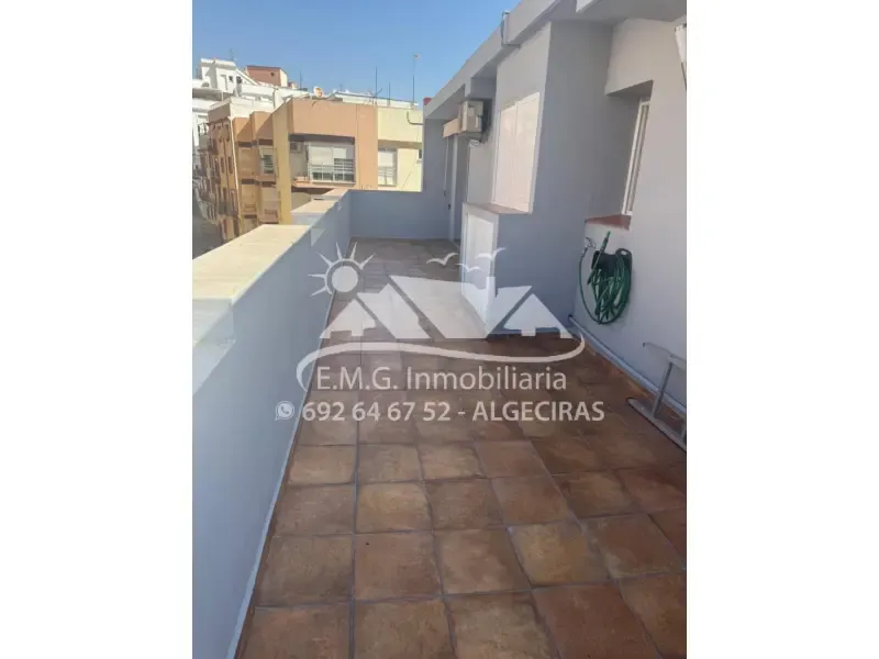 Terrasse - Spacious Penthouse with Private Terrace in Algeciras