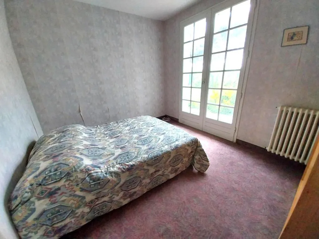 Bedrooms - Spacious House with Garden in Village Centre