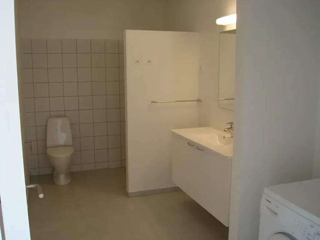 Vannitoad - Three-bedroom Flat in Blokhus