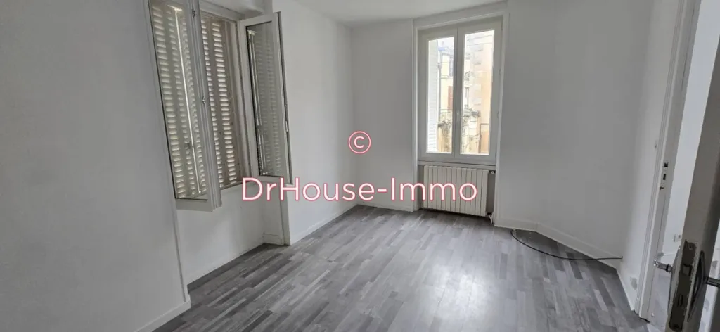 Pièces - Immeuble avec Cours Intérieure à Poitiers Centre-Ville