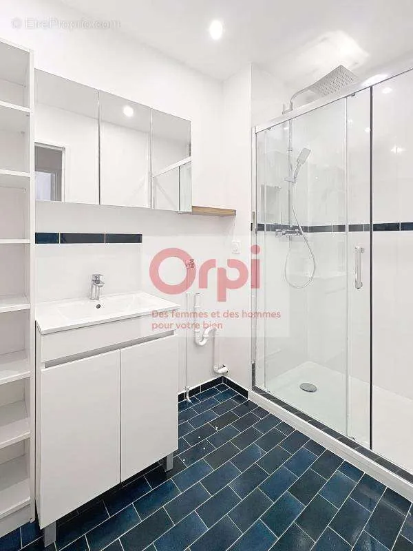Vannitoad - 2-Bed Apartment with Balcony in Issy-les-Moulineaux
