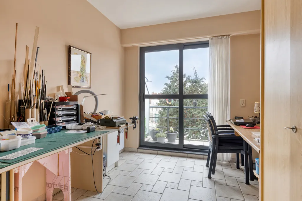 Bureau - Appartement avec Terrasse et Garage à Schoten