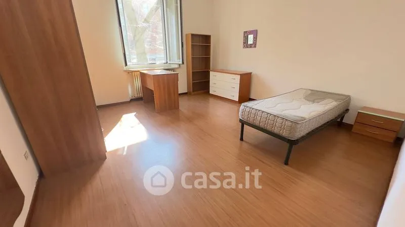 Chambres - Four-Bedroom Apartment with High Ceilings in Parma